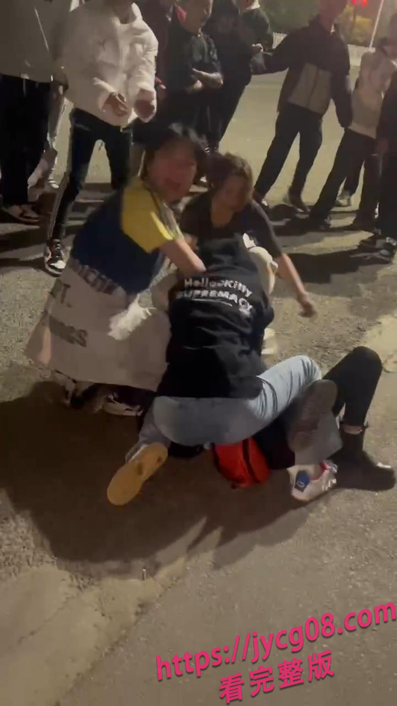 河北精神妹现场爆发！单挑三女毫不退缩×全程越打越猛！ 配图4