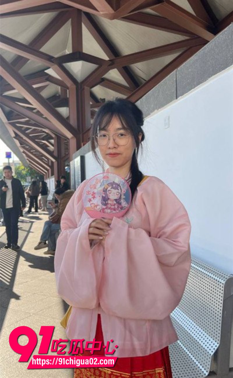 天津反差婊李逸瑕 勾引邻居已婚大叔 在家偷情激战 高频的撞击让妹子欲仙欲死
