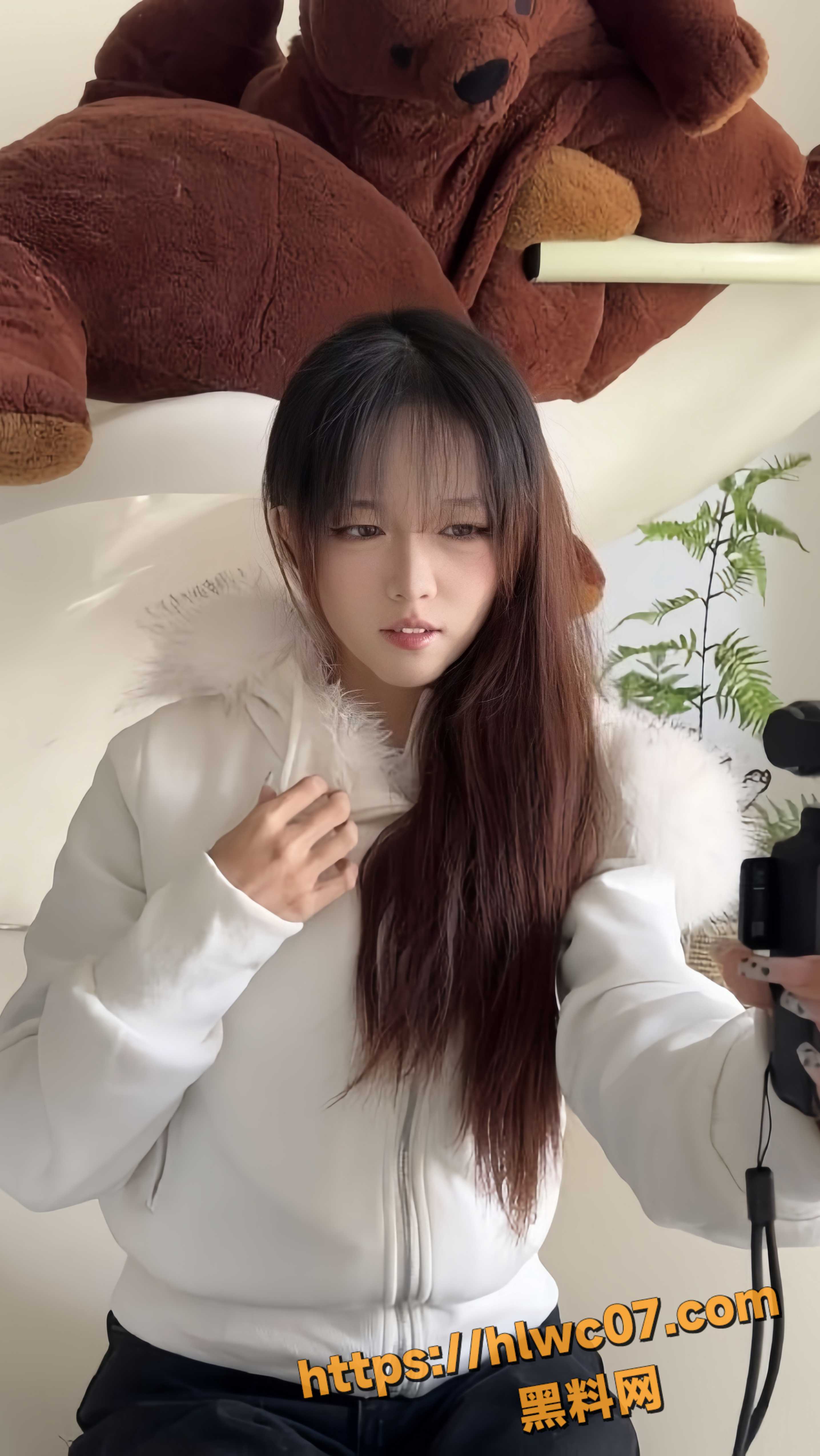 河南黄毛女大学生 在家被男友调教成听话小母狗 无套内射猛操粉嫩翘臀