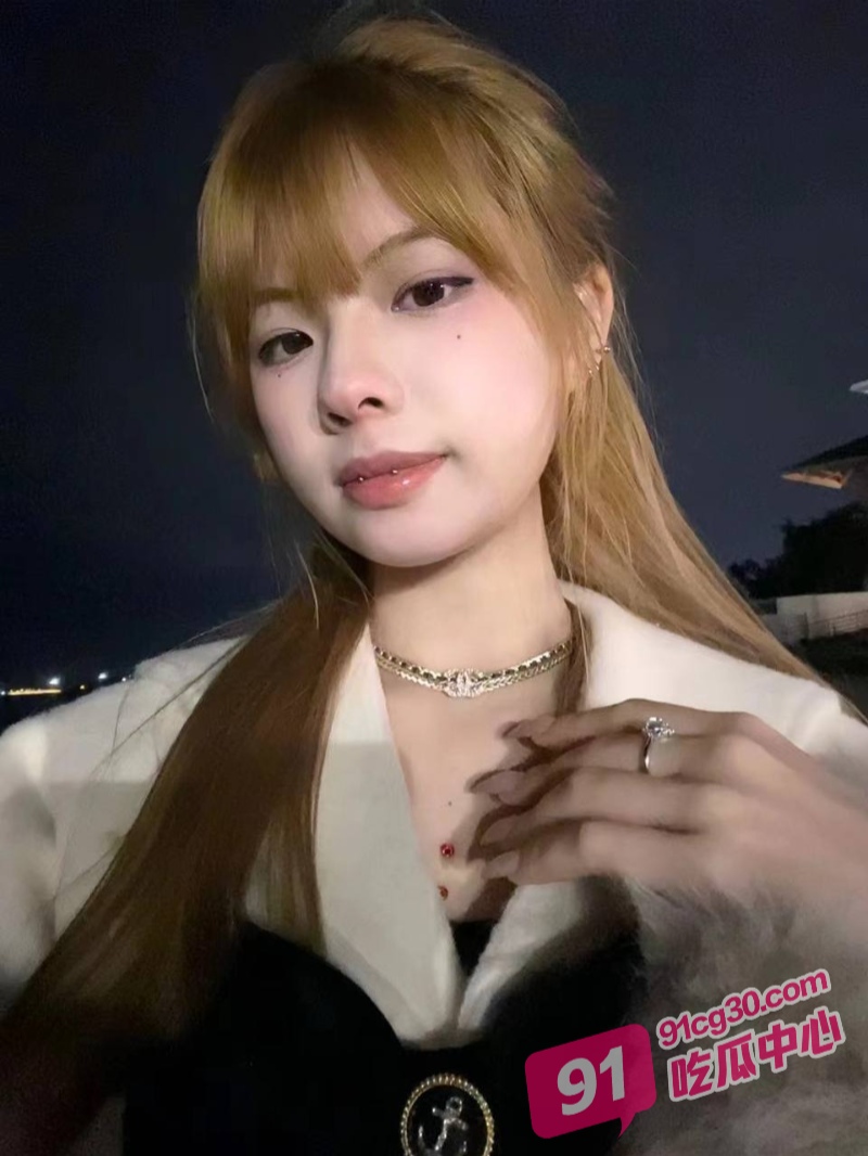 南京传媒学院向盈盈被唐伯虎大神点了秋香 身穿奶牛装被激情后入！ 配图6