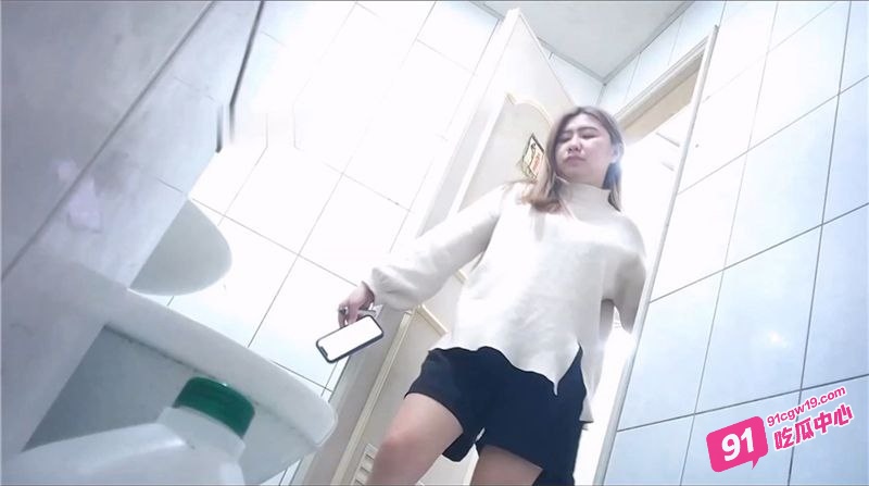 商场女厕固定摄像头偷拍 几位高颜值美女各种极品美鲍太美啦~ 配图4