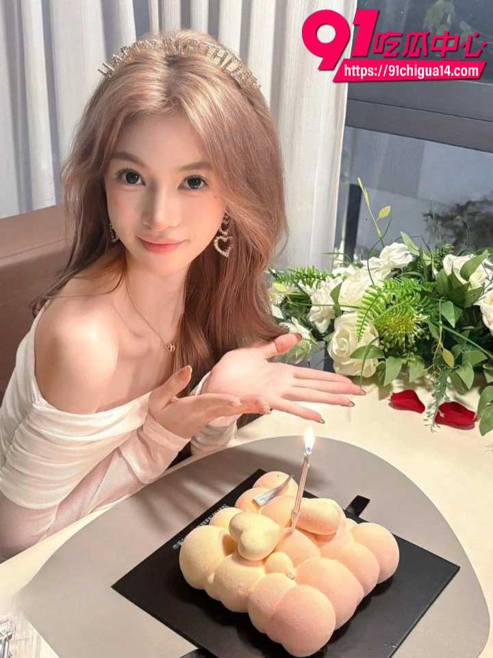 抖音高颜值美妆博主小小舒私下被男友狂操2 抖音高颜值美妆博主小小舒私下被男友狂操2