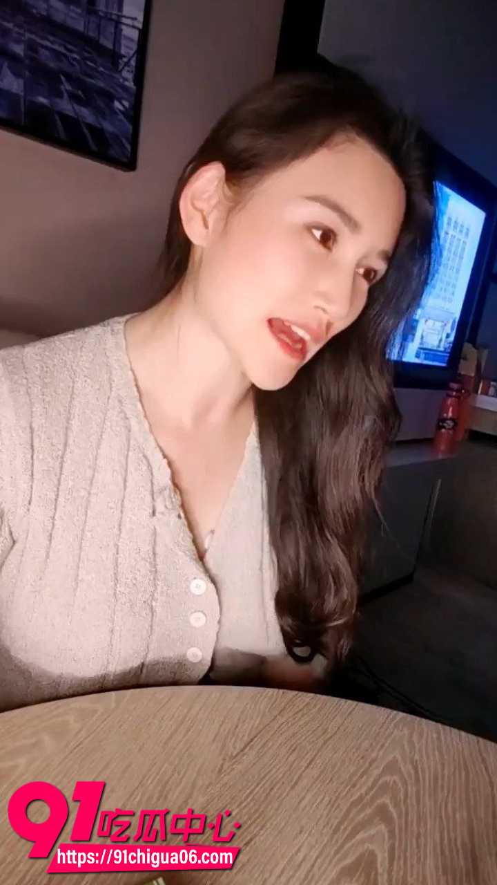 玩游戏把小姨子灌醉后彻底被撩发情1