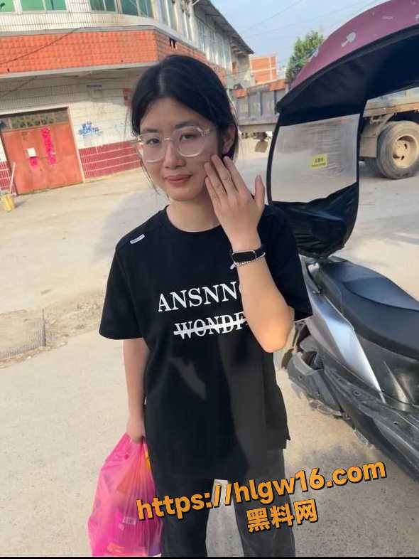 黑龙江清纯小妹徐琳琳 偷吃禁果被男友分享兄弟 反差婊嫩逼一线天 无套猛插翘臀狂摇喷水高潮!