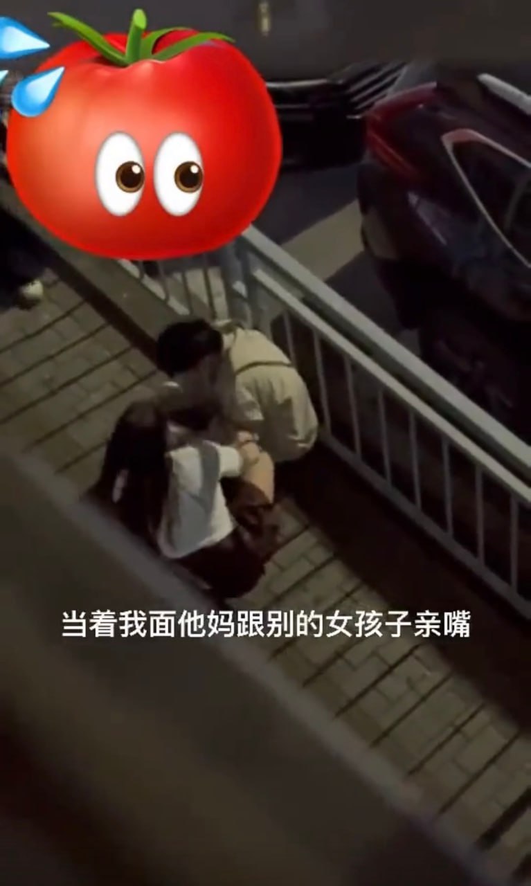 哪里的女朋友这么讲道理？！女友没有外面的野花香吗 被女友现场扇巴掌讲道理！