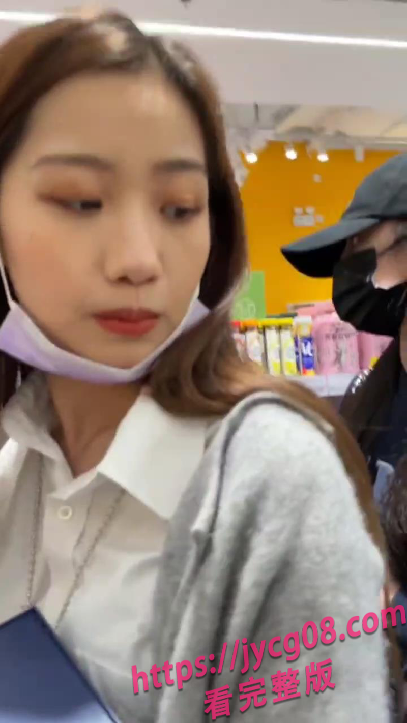惊险时刻！尾随商场女神偷拍实录×贴身靠近画面疯传！ 配图8