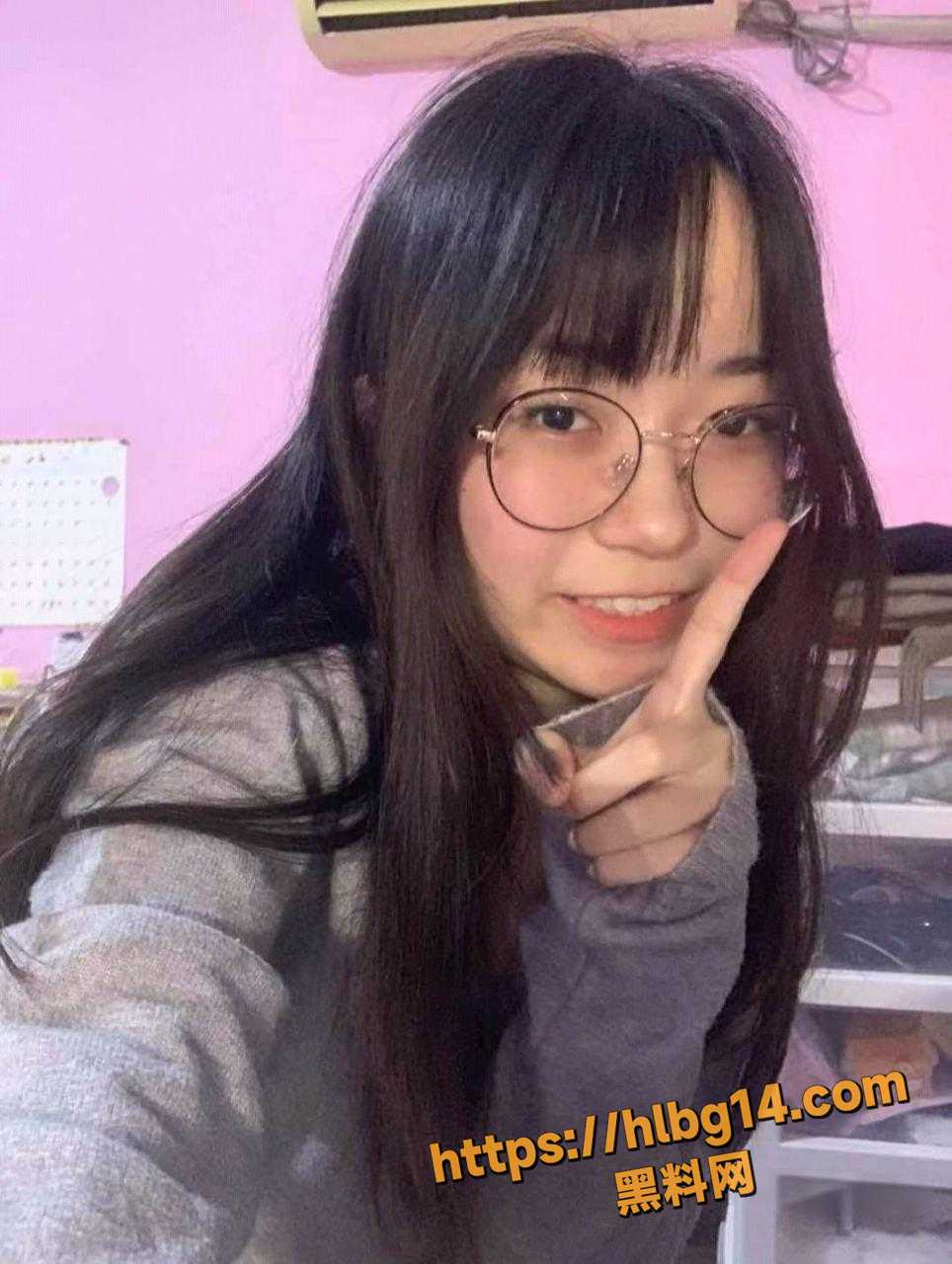 清纯反差眼镜学生私密视图泄密 眼镜也遮不住的清纯气息 床上的反差更是难能可贵