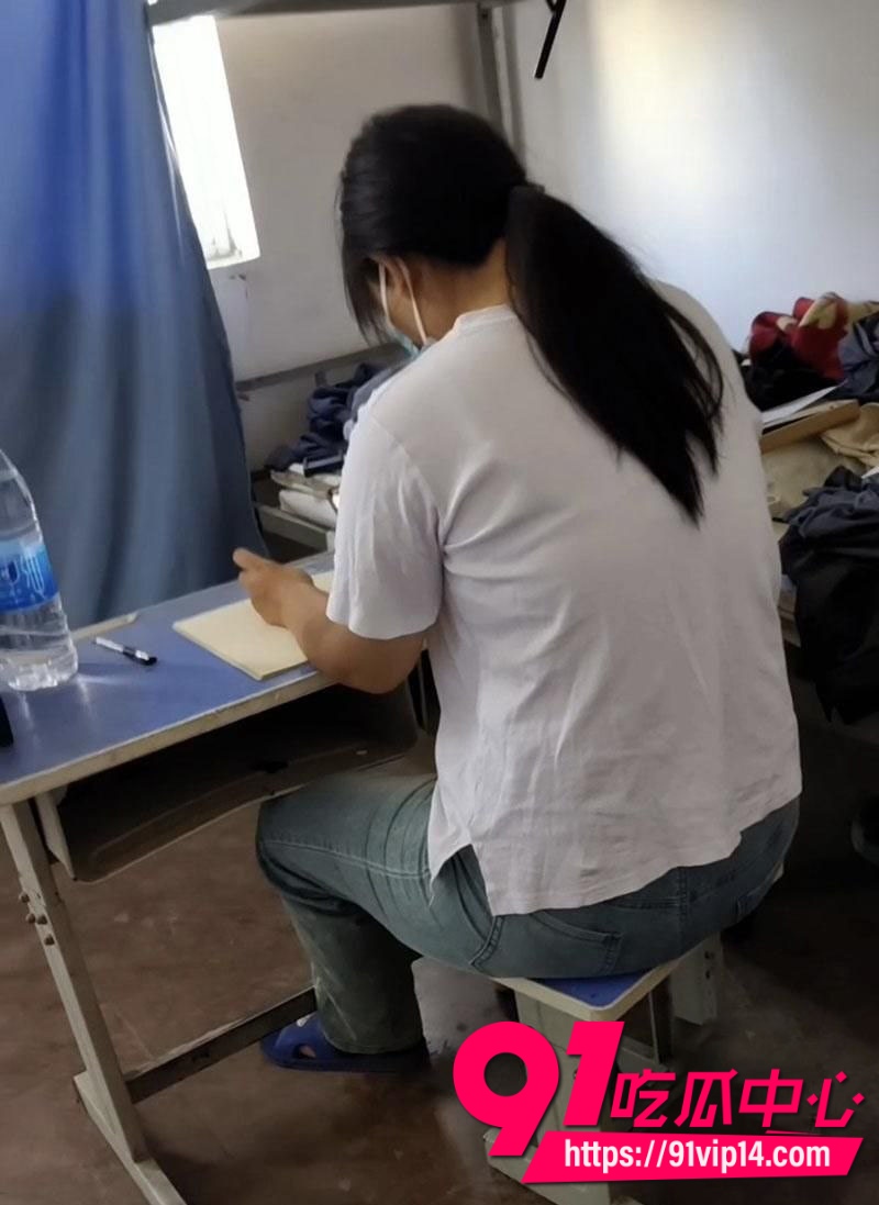海角大神农村兄妹最新作品分享 趁着老妈不在家 勾引自己的亲妹偷情乱伦