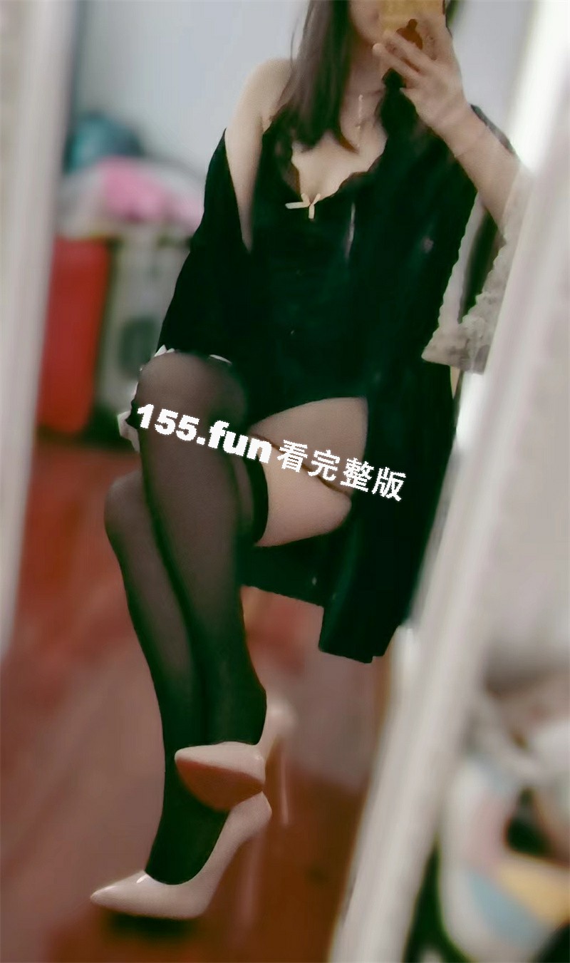 淫荡骚妻穿环归来 情趣肚兜丝袜 展现完美身材 配图