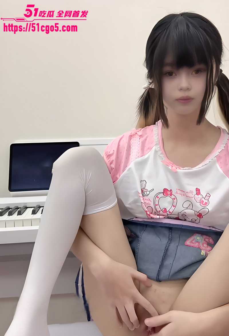 嫩白虎萝莉诗诗呀双马尾女儿的反差自慰 5