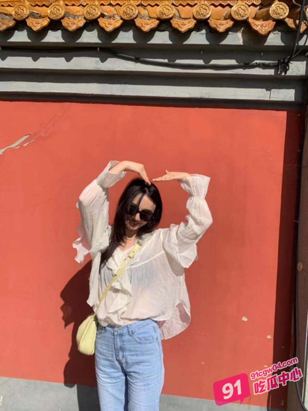 湖南少妇 琳琳 酒店幽会秘密情人 圆润美臀被疯狂后入爆操到喷水