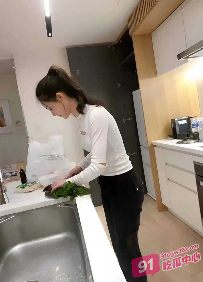 川航空姐周娅菲～刚下飞机就得去接受司长的制裁 “司长 我还是个处呢” 配图2