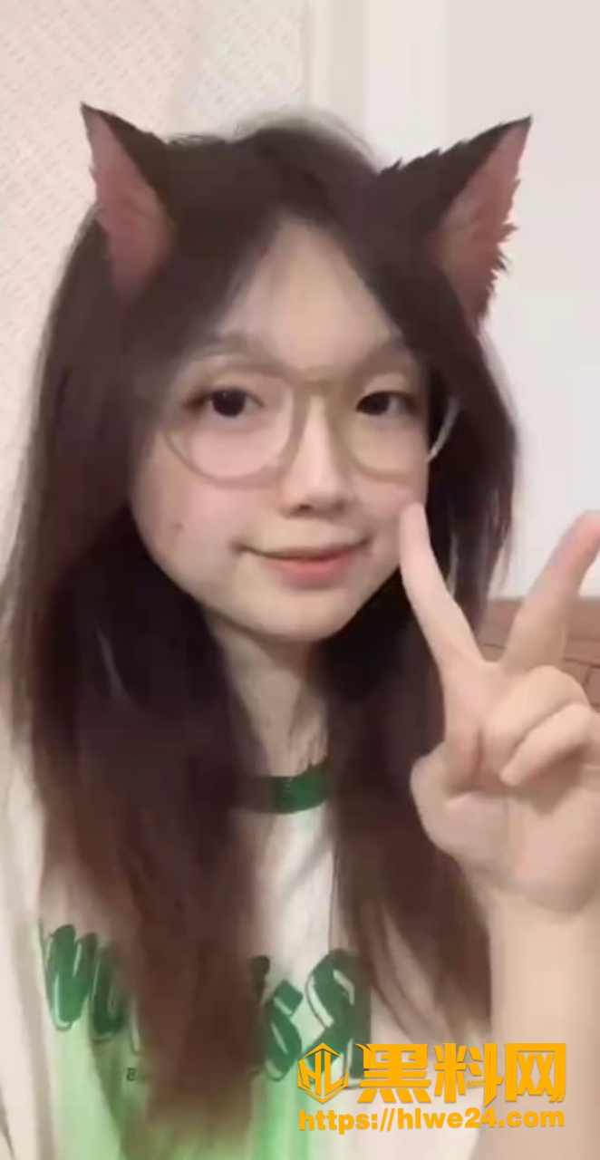湖北职业学校 清纯学妹 林晓晓 极品反差婊 私下开房视频遭泄密
