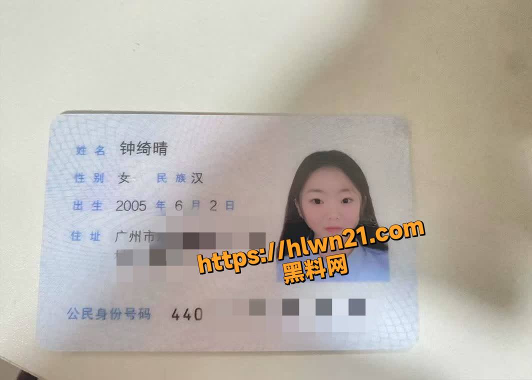 广州05年嫩妹 钟绮晴 献出白虎馒头逼给人无套内射 稚嫩的颜值展露出最骚的功夫！独家曝光