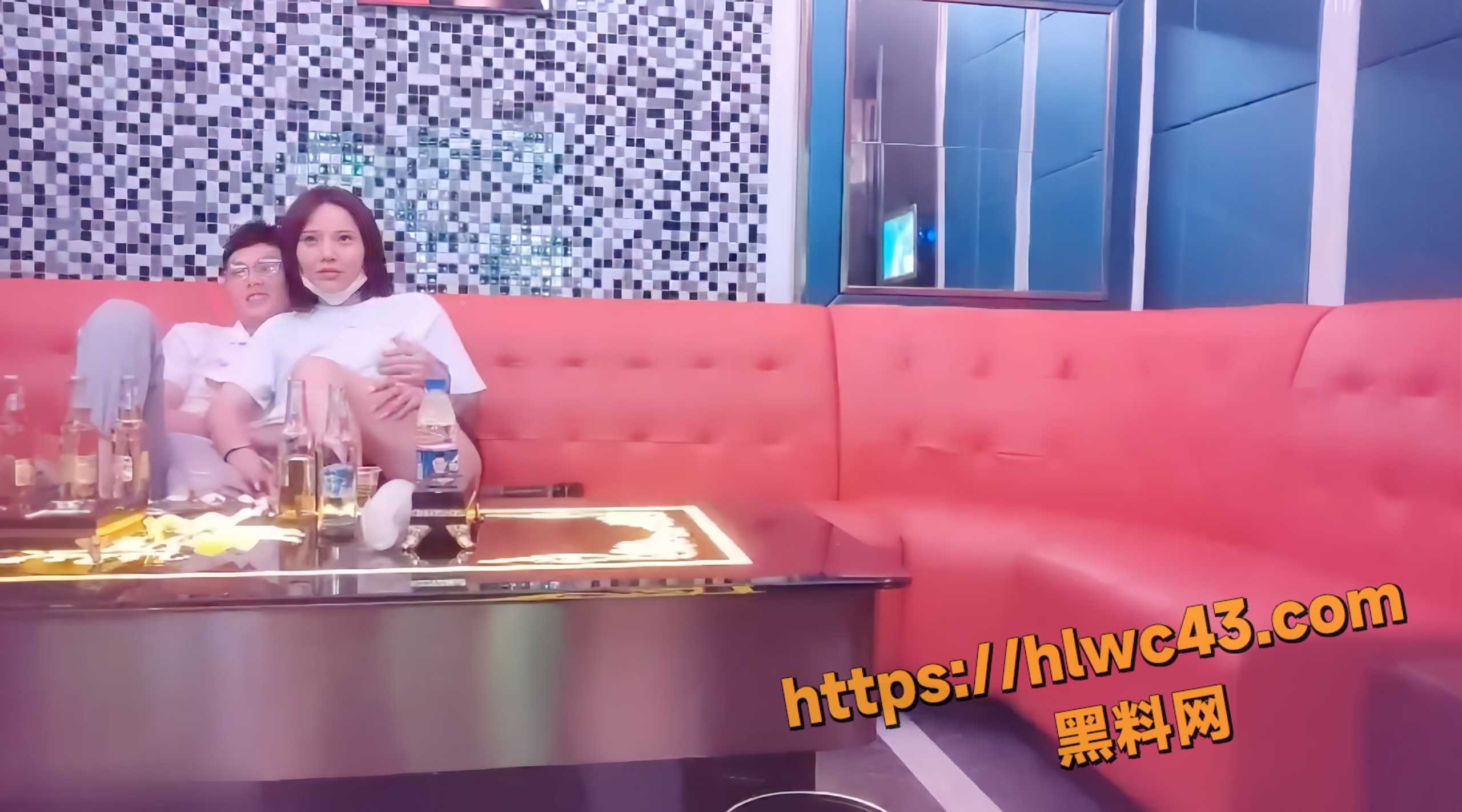歌厅探花 商K约操短发气质少妇 美乳翘臀深喉口交后被扛腿猛操