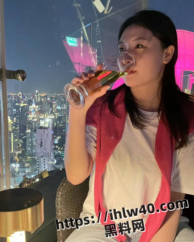 高颜值极品反差婊自拍泄密流出 上粉下嫩颜值高 被男友操的淫叫不止