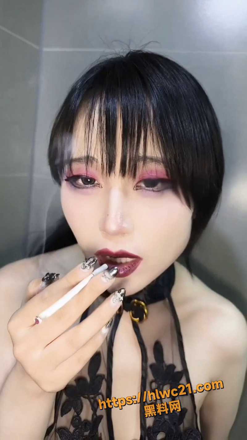 推特阿黑颜骚母狗 崔小蕾 孙雨蕾 哥特风钩鼻 被猛男深喉颜射猛操