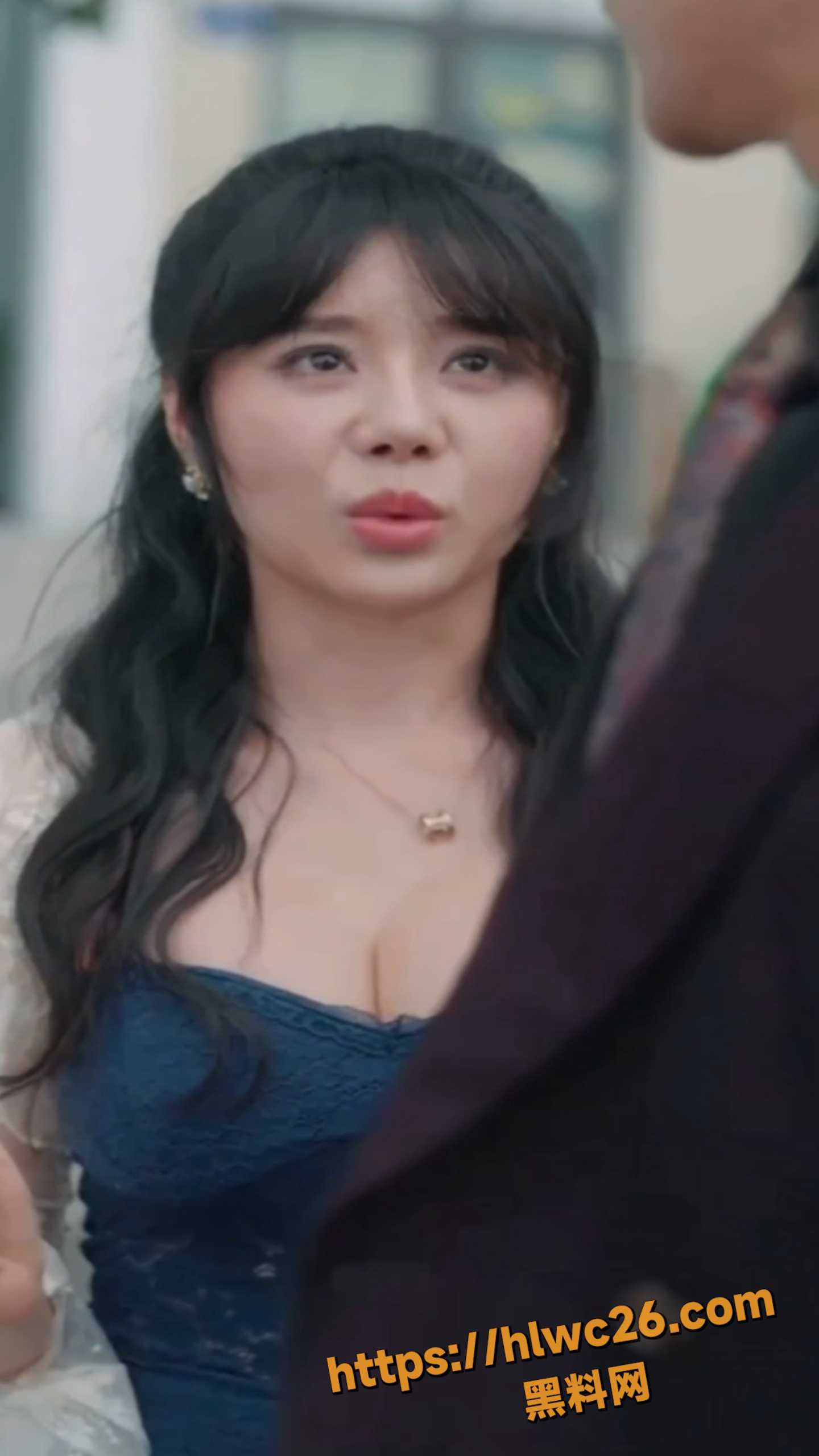 擦边短剧 姐妹的深爱 炸裂剧情 姐妹都是骚逼 妹妹勾引姐夫 姐姐隐忍后主动提议3P