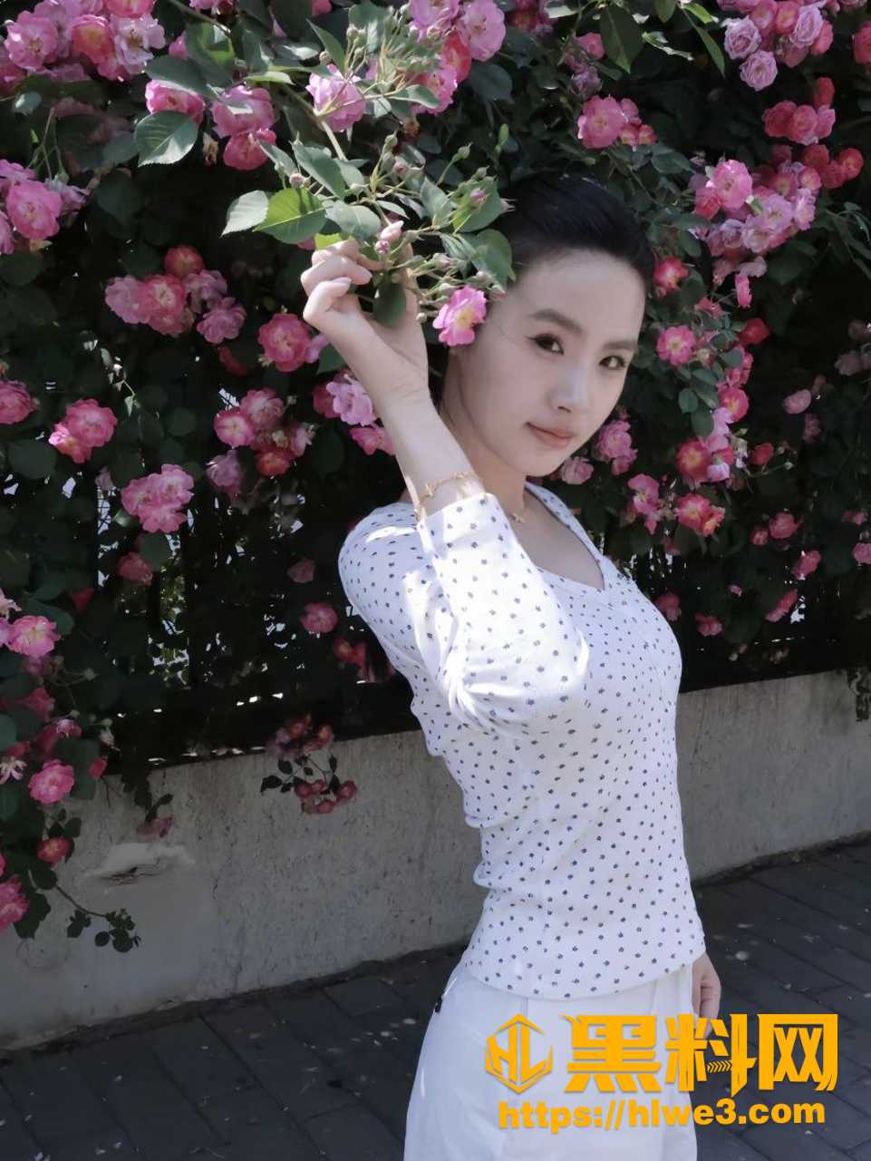 河北唐山 李佳怡宝 全身捆绑被猛插骚穴 黑丝美腿大开最后射在嘴里