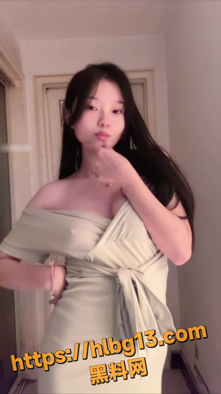 抖音萌妹牛油果 各种顶级卡点反差变装三点全露裸舞 两个和可爱面容反差的超软大奶子！