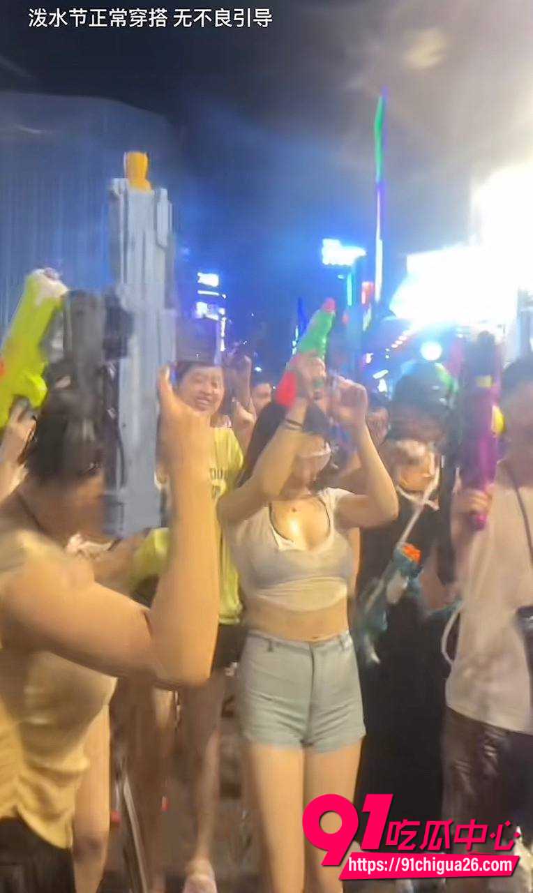 云南西双版纳泼水节8