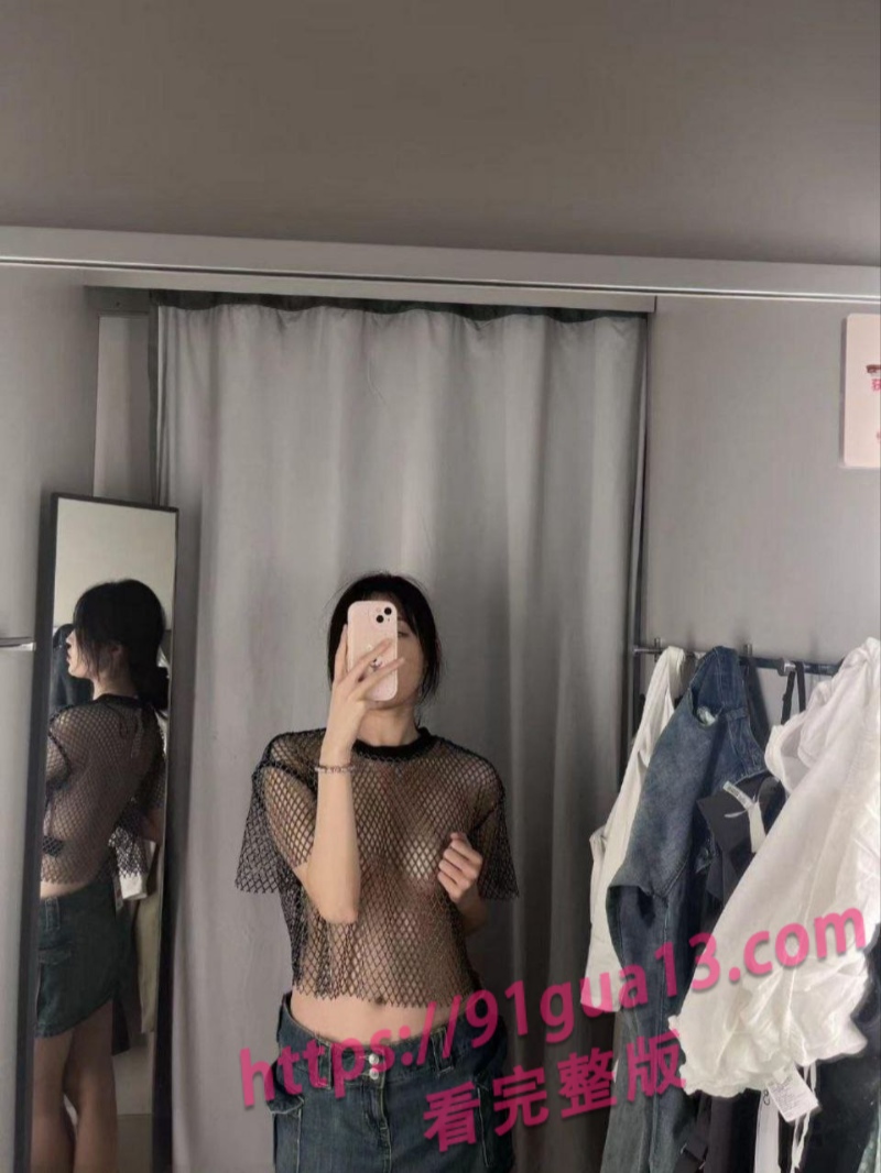 情侣酒店性爱视频流出 女友主动口交 眼神拉丝反差至极 配图2