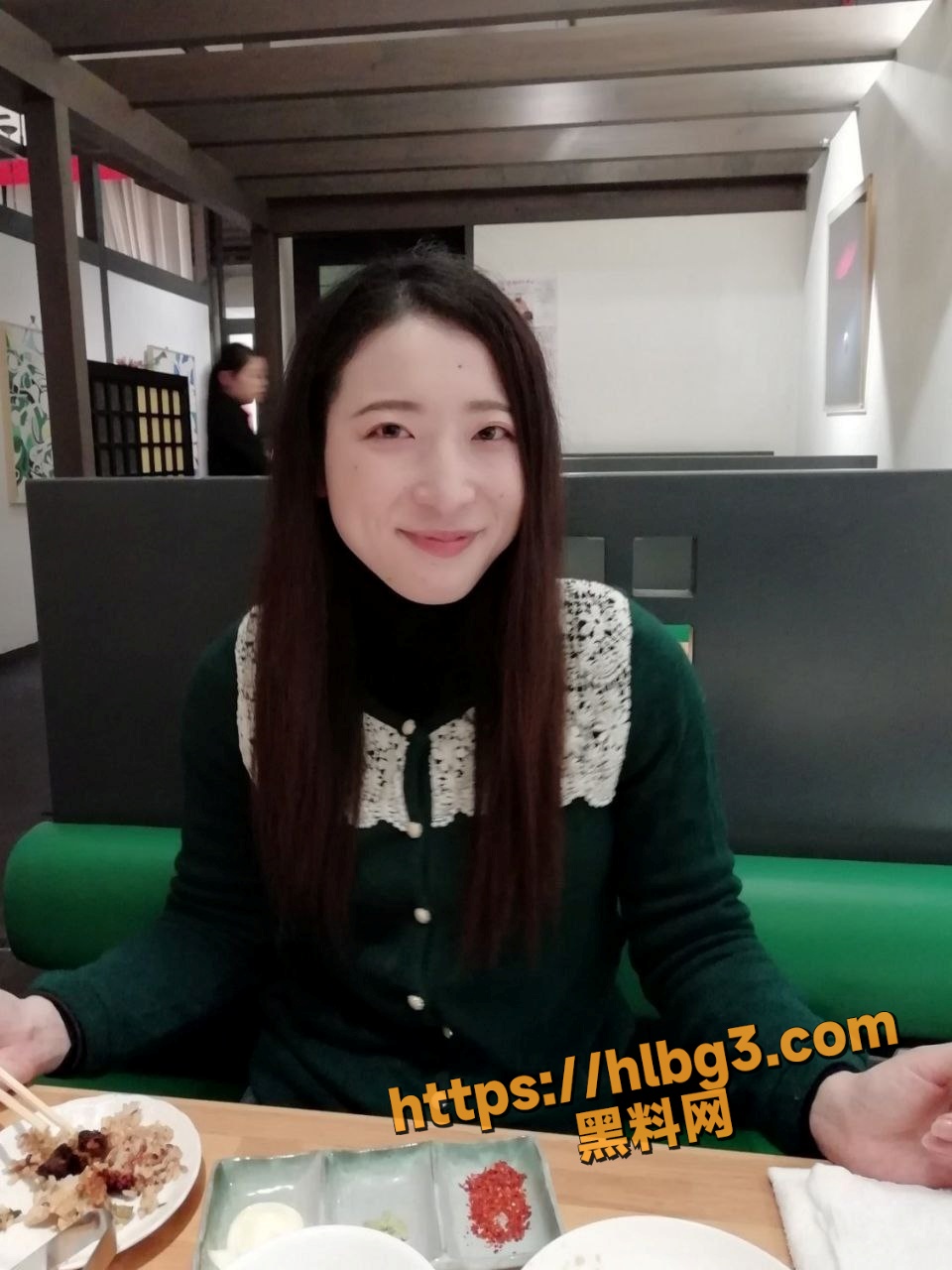 火辣辣的媳妇热腾腾的炕 从前炕滚到后炕 再从后炕滚到前炕 一直滚到天快亮 做爱累了 也舍不得拔出鸡巴! 配图