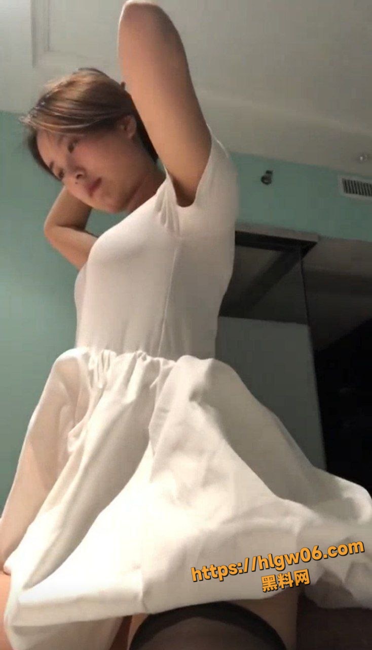 精神小妹被渣男调教 母狗合集片 一男子手机相册内容被曝光 全是和学生妹做爱视频 这个哥们太会了！