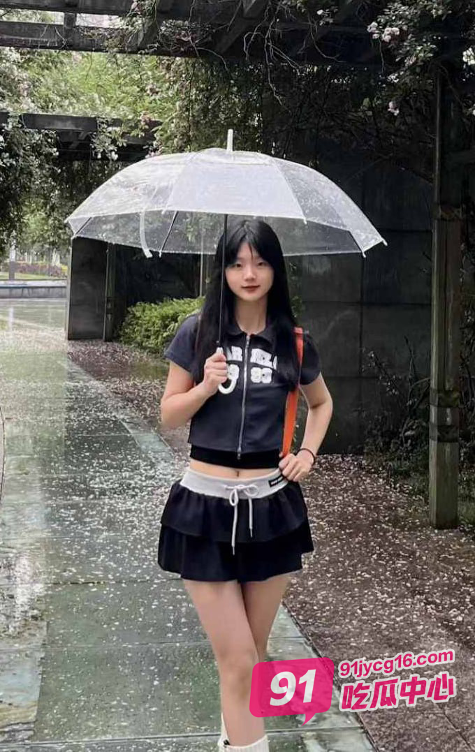 抖音舞蹈博主四川艺术职院反差妹梁柳 金主定制自慰视频流出~