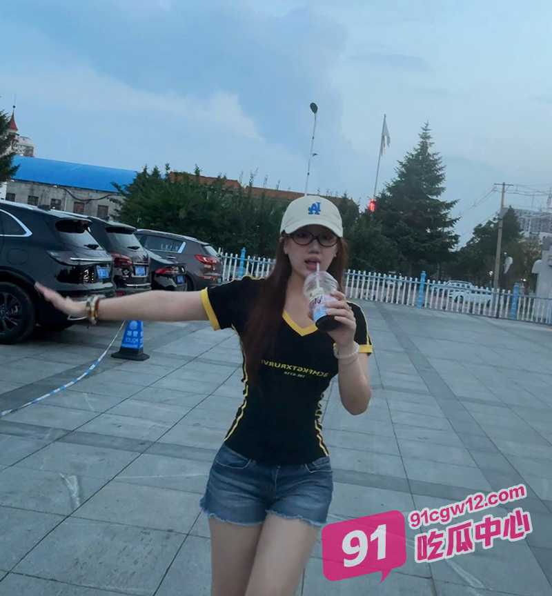 河北财经大学柯卢雨 身材一级棒小母狗 第一视角镜头爆操大奶左摇右晃 撸管必备！ 配图3