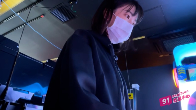随机搭讪电玩少女 约到车上狂操 “嘴上不要不要 身体越摸越骚”