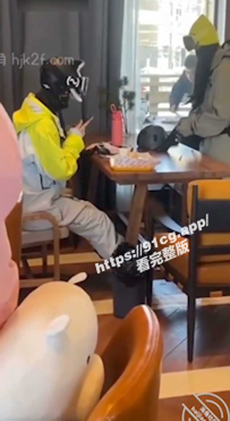 新疆阿勒泰将军山滑雪场事件后续 教练带美女学员到酒店后入爆操 探讨滑雪技术