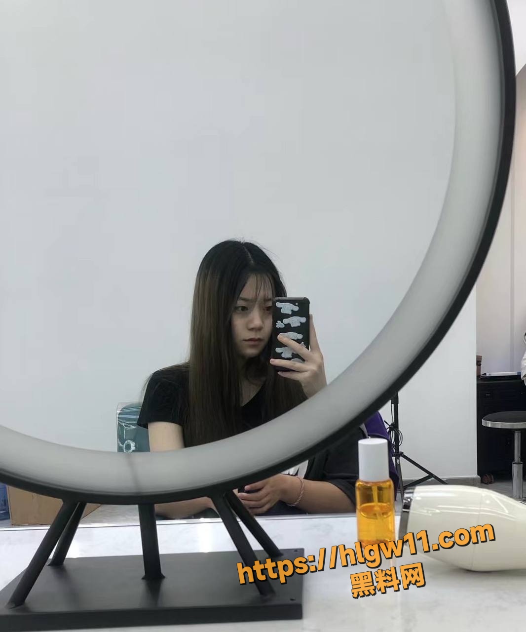 99年北京IT女白领 范睿 不雅视频曝光 浴室全裸露脸自慰 震动棒潮吹品尝淫液 骚到无下限