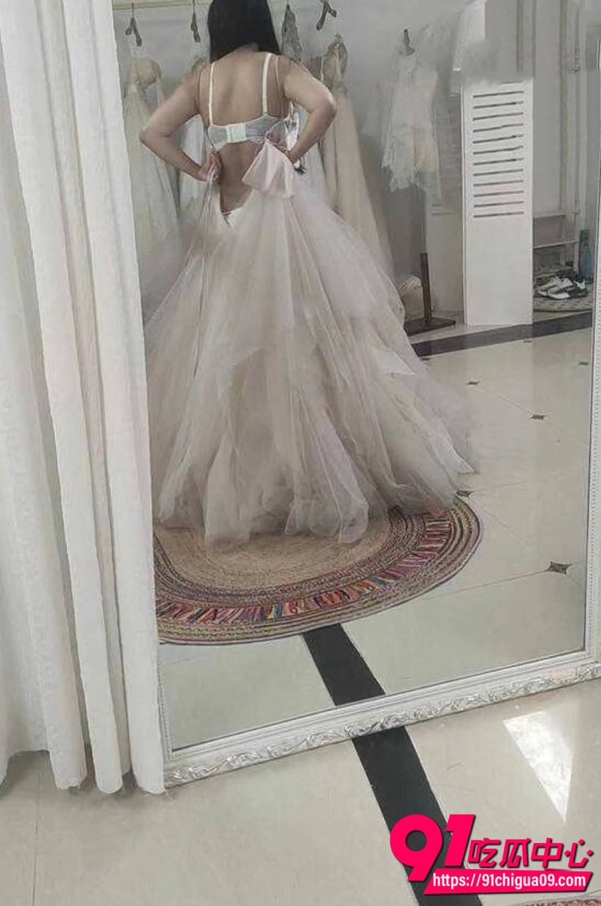 海角乱伦 古猜打人姐弟婚纱丝袜激情 新娘姐姐被弟弟后入内射 洁白婚纱配黑丝淫荡新娘翘臀浪叫