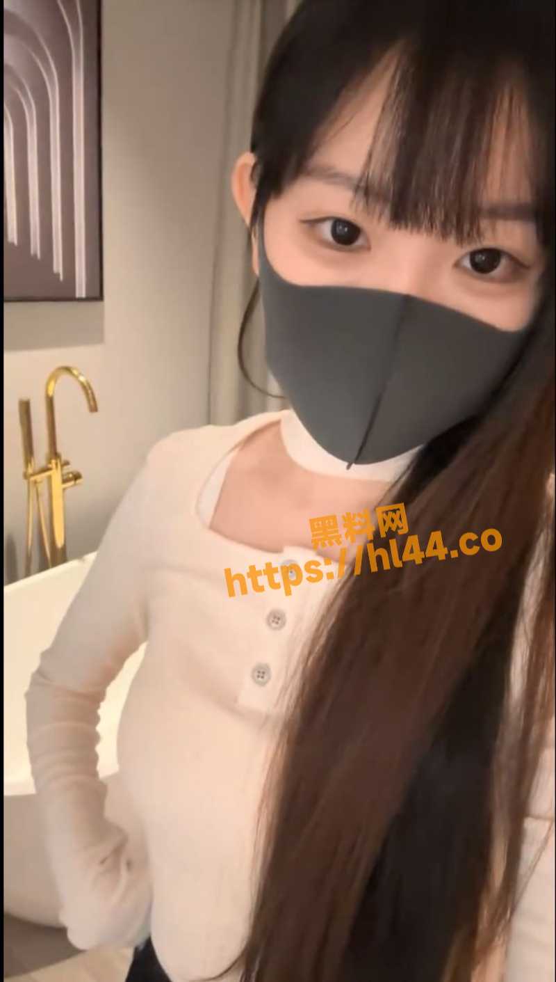 18岁纯欲少女萝莉下海捞金 献出稚嫩的肉体给金主舔逼狂操真让人羡慕！