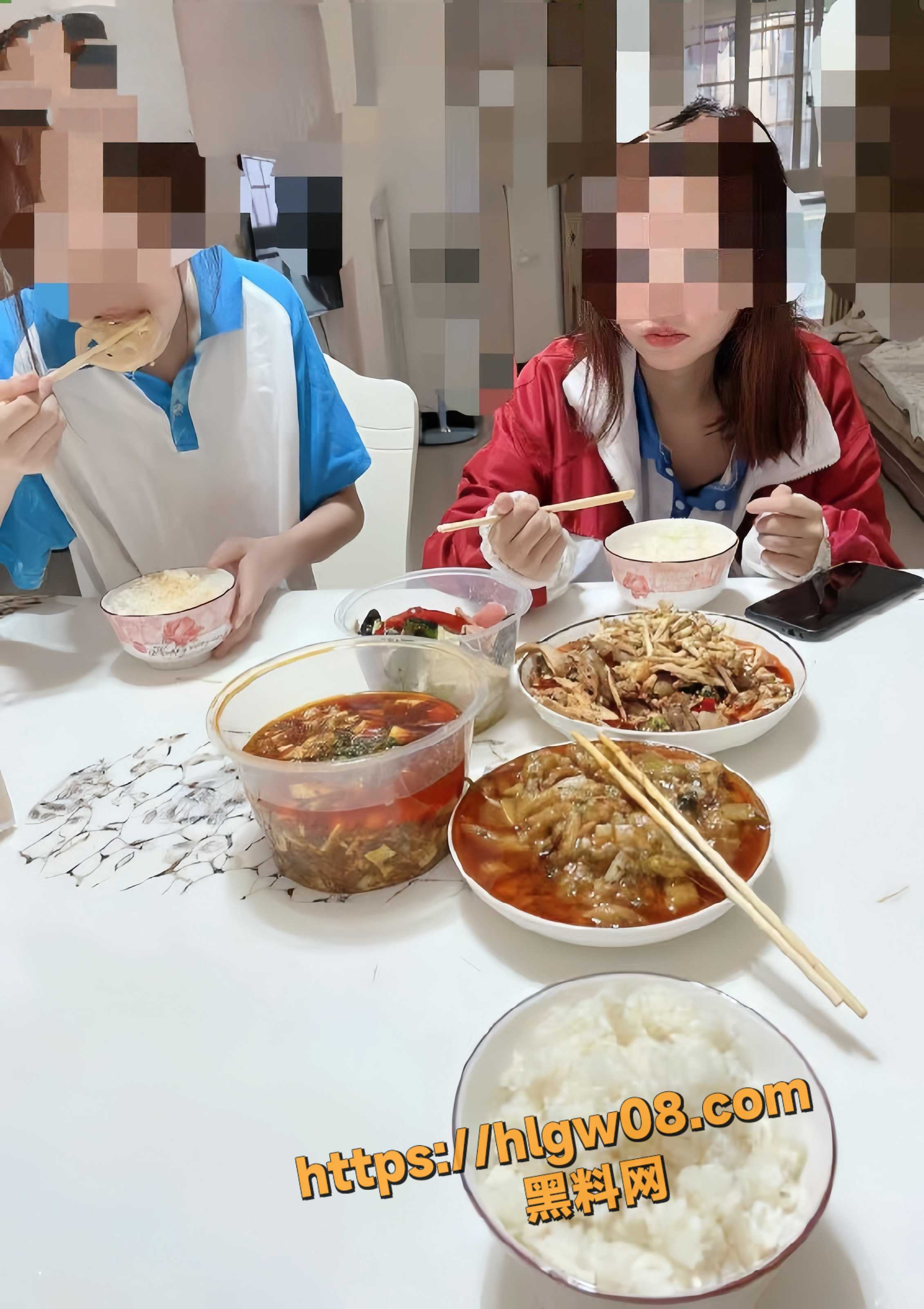 海角社区 老吴有俩女儿 21-22集 已全部更新！终见自己养大的亲闺女裸体，无毛一线天 配图