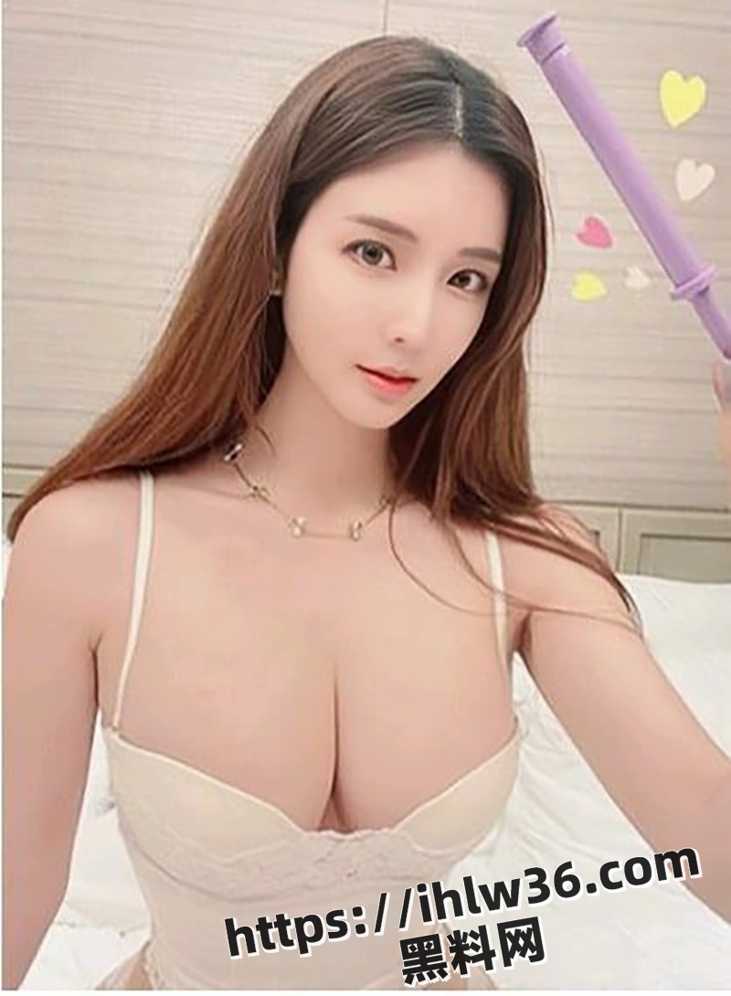 包养高颜值极品大奶美女，主动女上位骑乘，两颗圆润饱满力挺，既诱惑又抢眼！