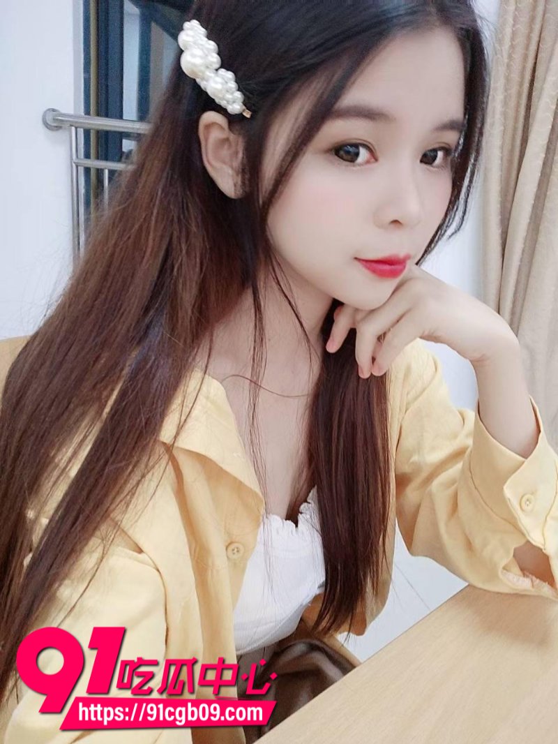 广西卫校女大学生 果果 在抖音兼职福利姬 贩卖自己的大尺度自慰视频