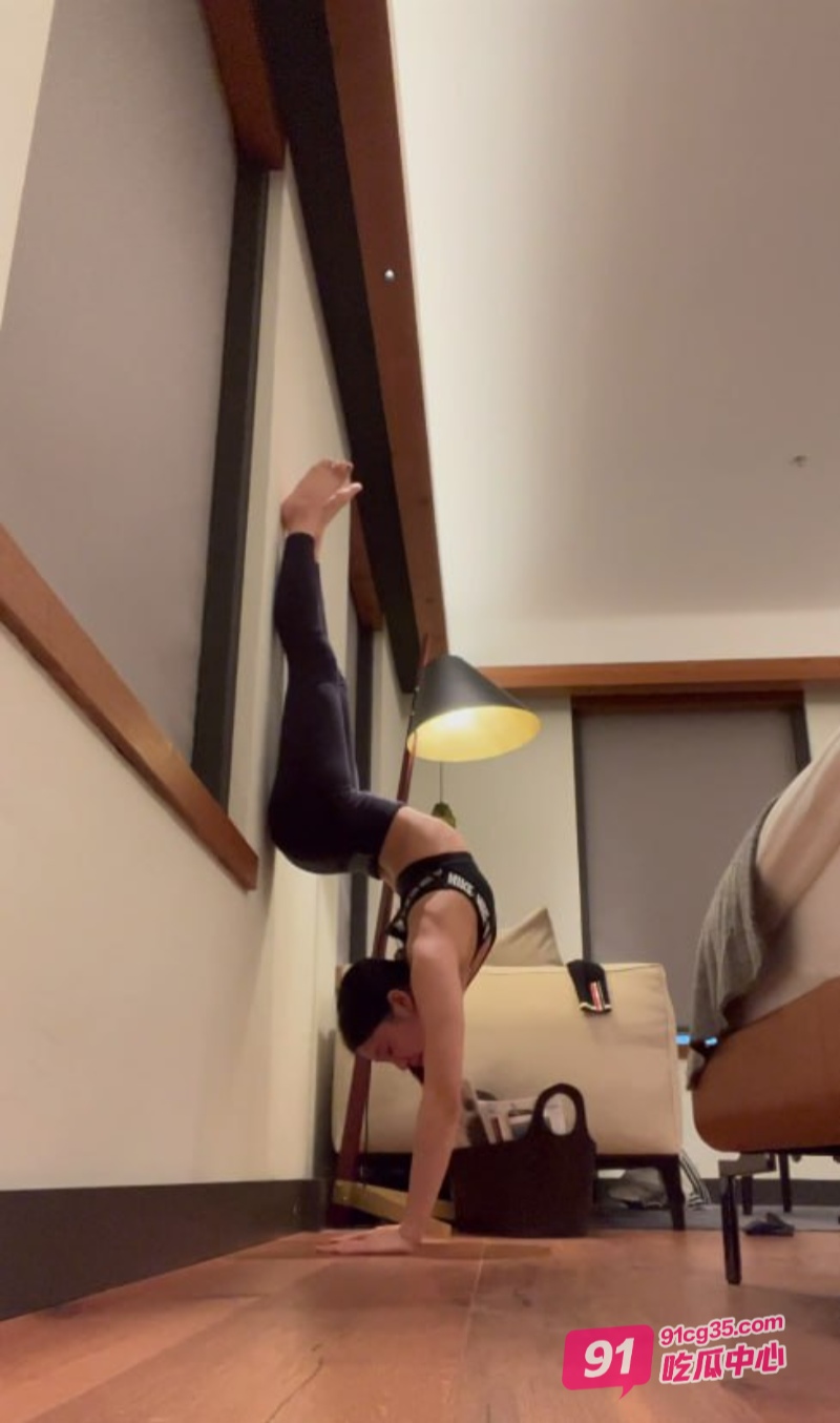 澳大利亚留学舞蹈生吴珺珊大量性爱私拍被曝 清纯女神到放荡尤物的蜕变 配图8