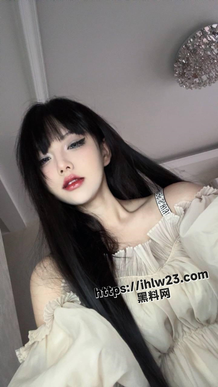 云南财经大学王馨悦 顶级颜值捞女 脚踏多条船 钓鱼 舔富二代 翻船被男子爆出性爱视频！