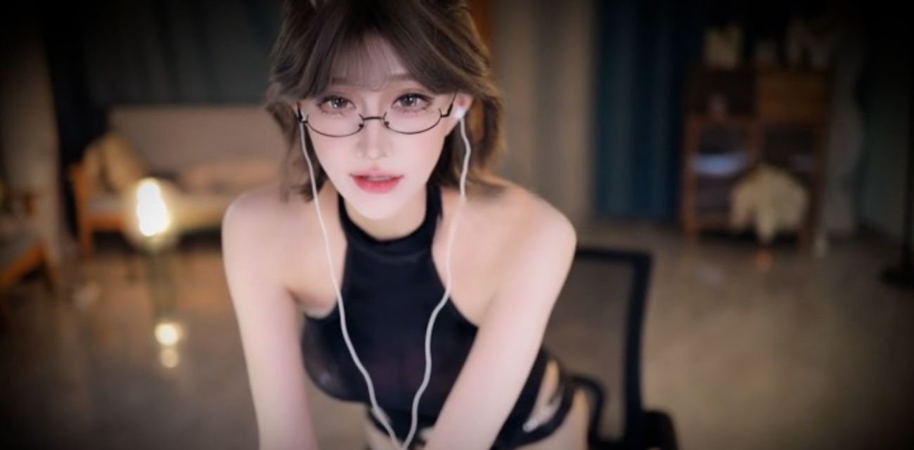 虎牙张爱玲定制剧情 黑丝眼镜猫耳女翻白眼模拟口交 极致诱惑福利视频曝光!