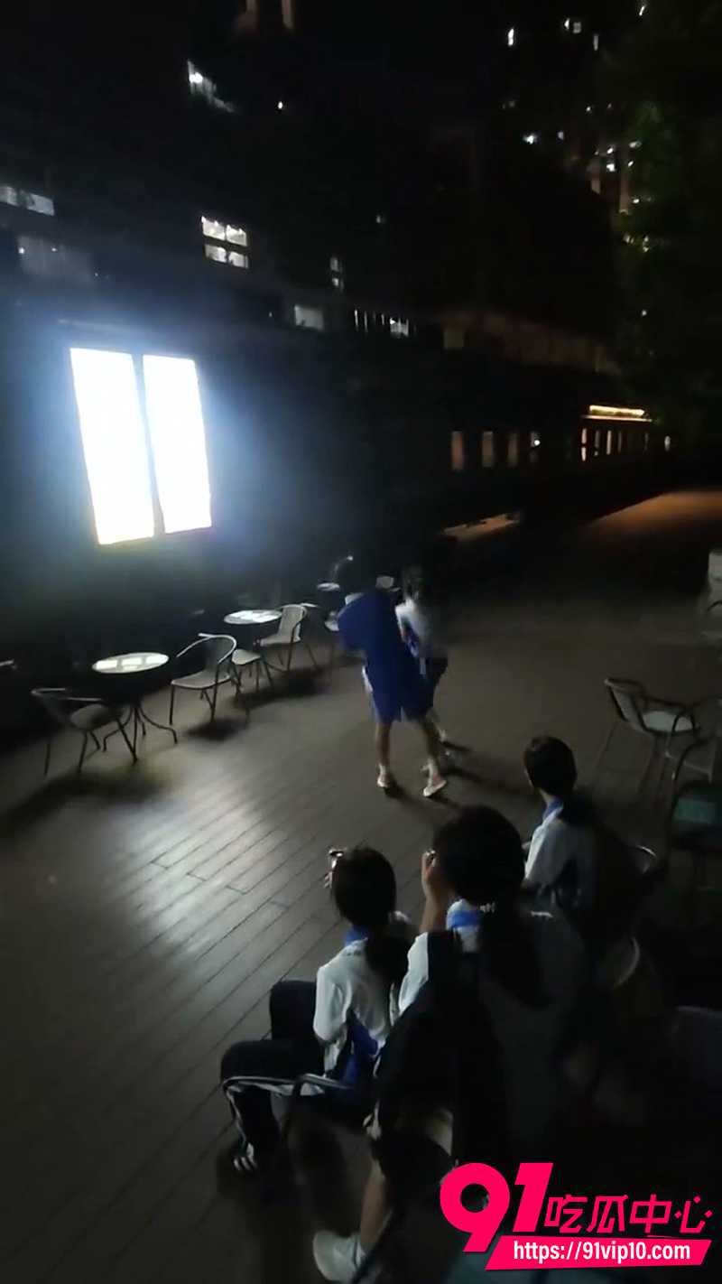 深圳罗湖教科院附属学校男生校园霸凌女生 一脚猛踢下体直接踹倒在地 监控多角度视频曝光！