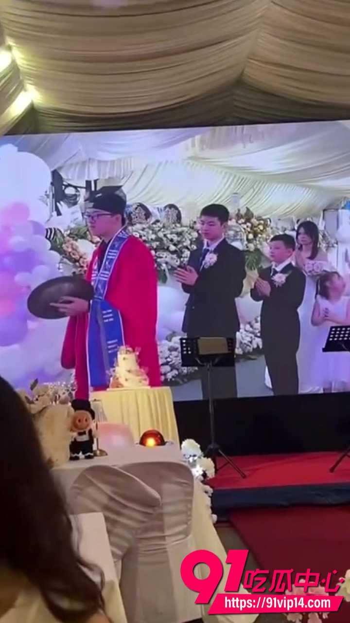活人新郎出席冥婚仪式6