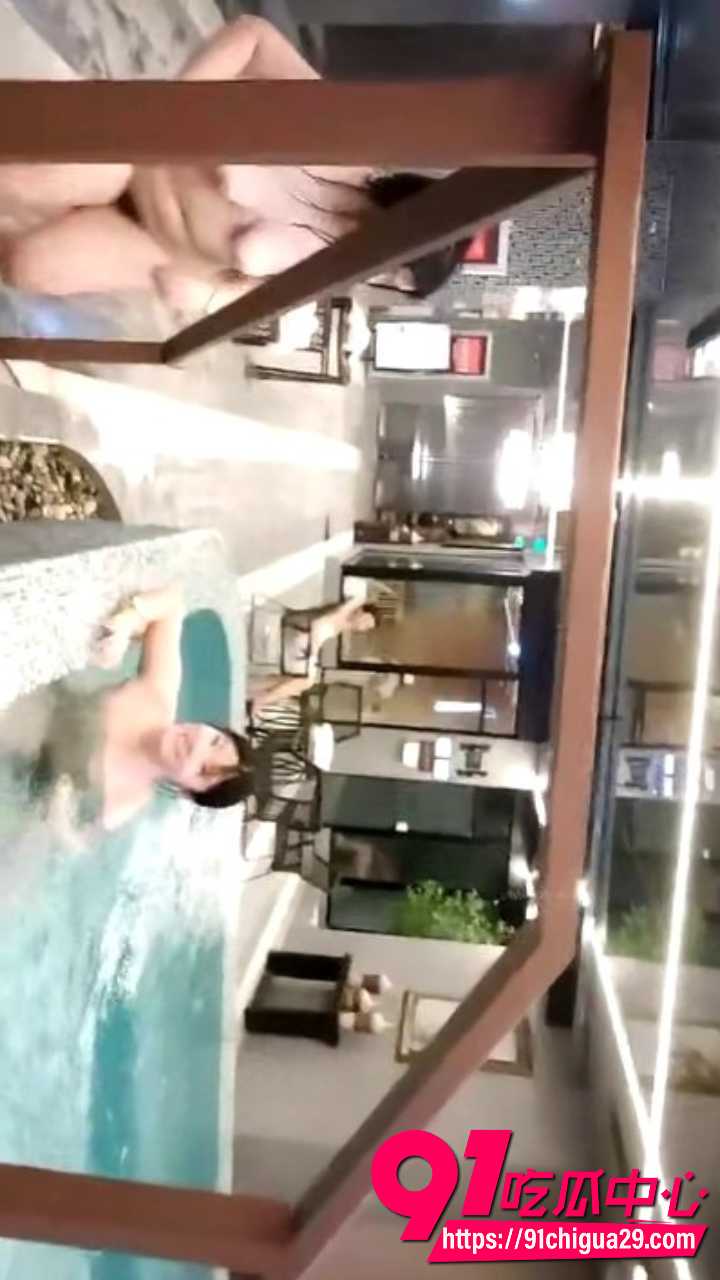 会所偷拍雪白少妇温泉池边全裸嬉水9 会所偷拍雪白少妇温泉池边全裸嬉水9