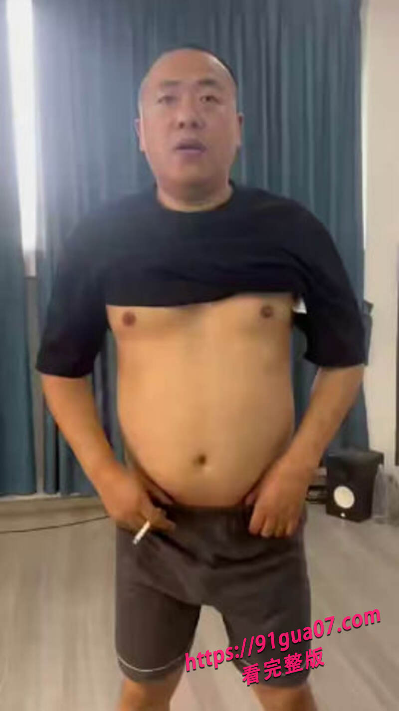 大哥为流量放弃命根子 简直太狠了让人佩服～