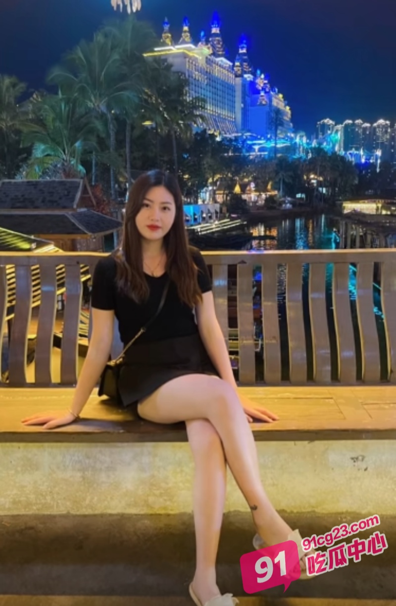 美少妇兼职卖肉 背着老公和炮友开房 摇臀求操太风骚！ 配图