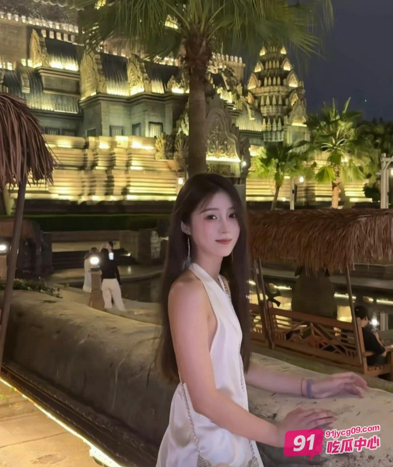大眼正妹私拍视频遭渣男泄漏 曼妙身姿柔美撩人！ 配图3