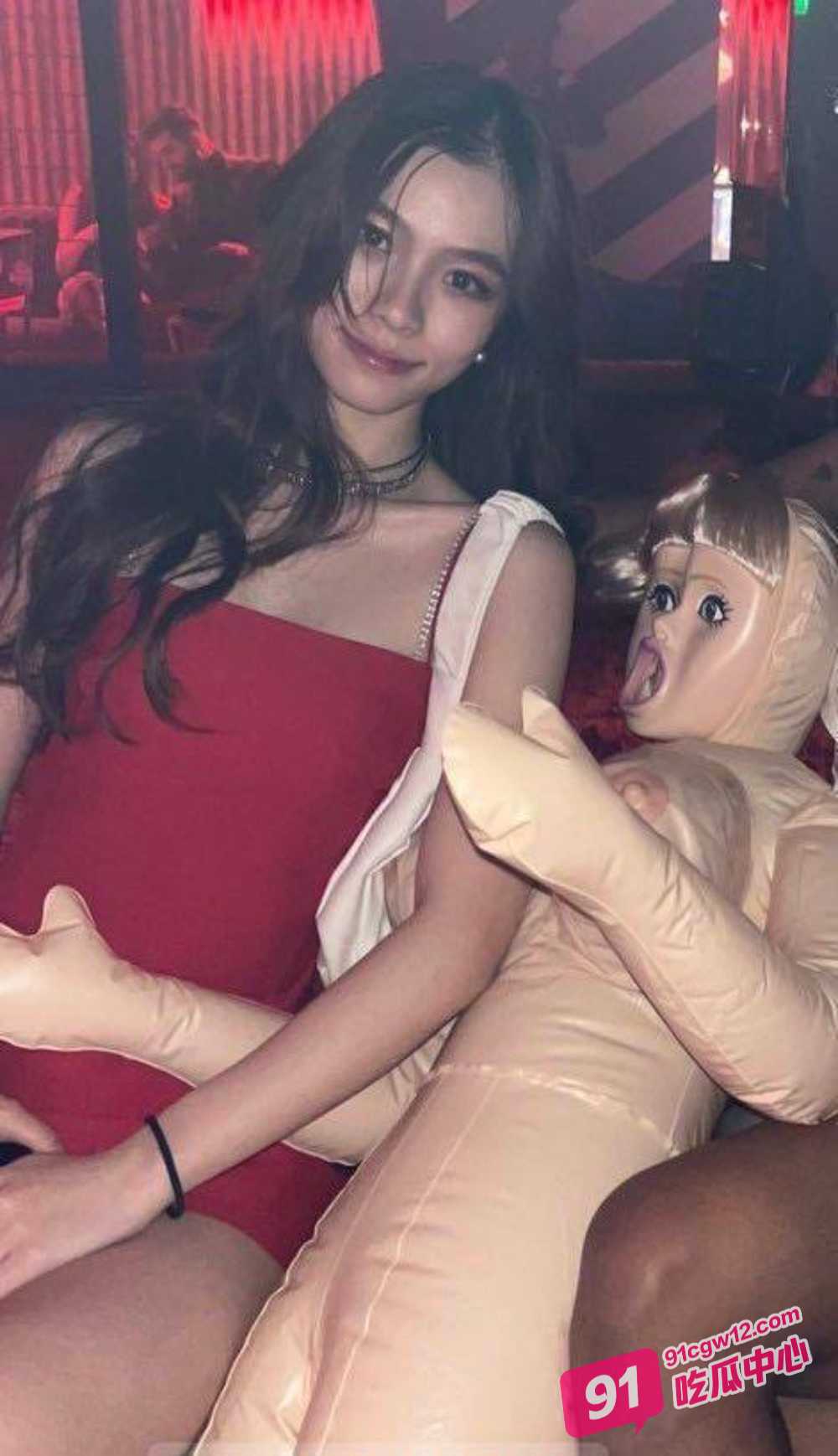 上海美术学院留学生卢美婷～出国爱上洋屌每天排队求白人打桩！ 配图13