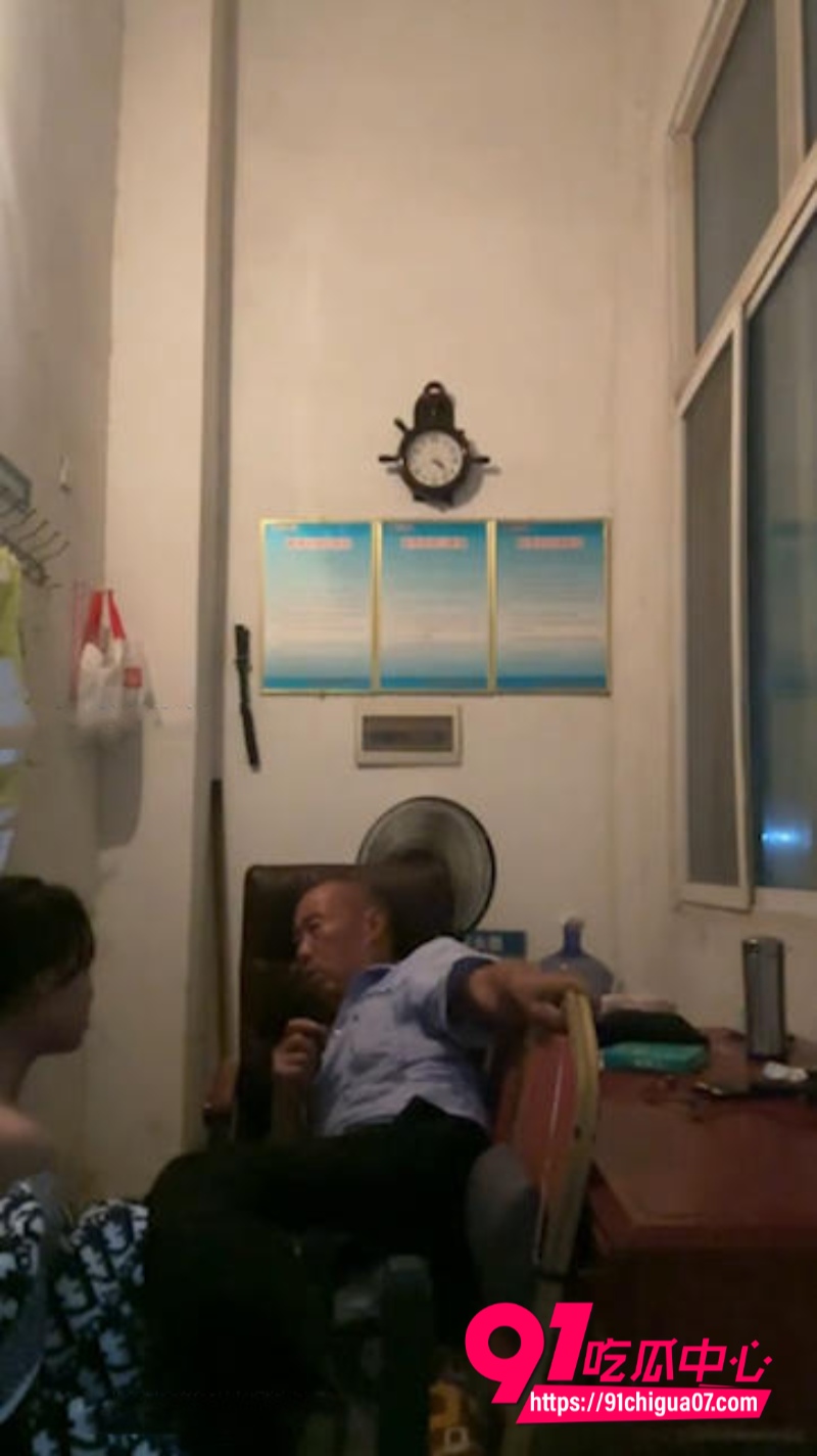 反差少女太能整活了,勾引外卖按摩大爷就是拍的水平不咋地3 反差少女太能整活了,勾引外卖按摩大爷就是拍的水平不咋地3