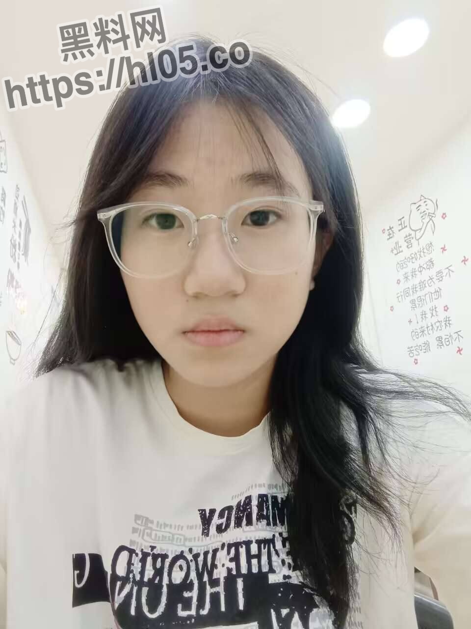 甘肃庆阳『李佩谚』年纪轻轻就被调教成母狗！给男友发的自慰视频独家流出！附联系方式！